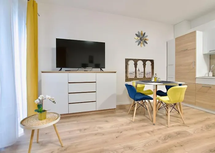 Standard Apartment By Hi5-Horvath Mihaly Square