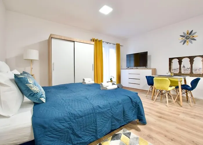 Standard Apartment By Hi5-Horvath Mihaly Square