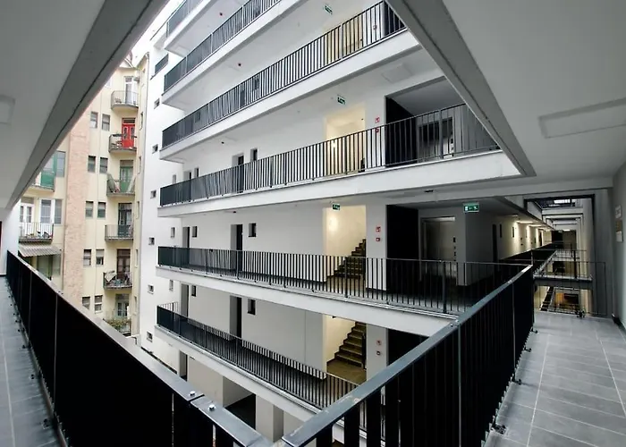 Standard Apartment By Hi5-Horvath Mihaly Square