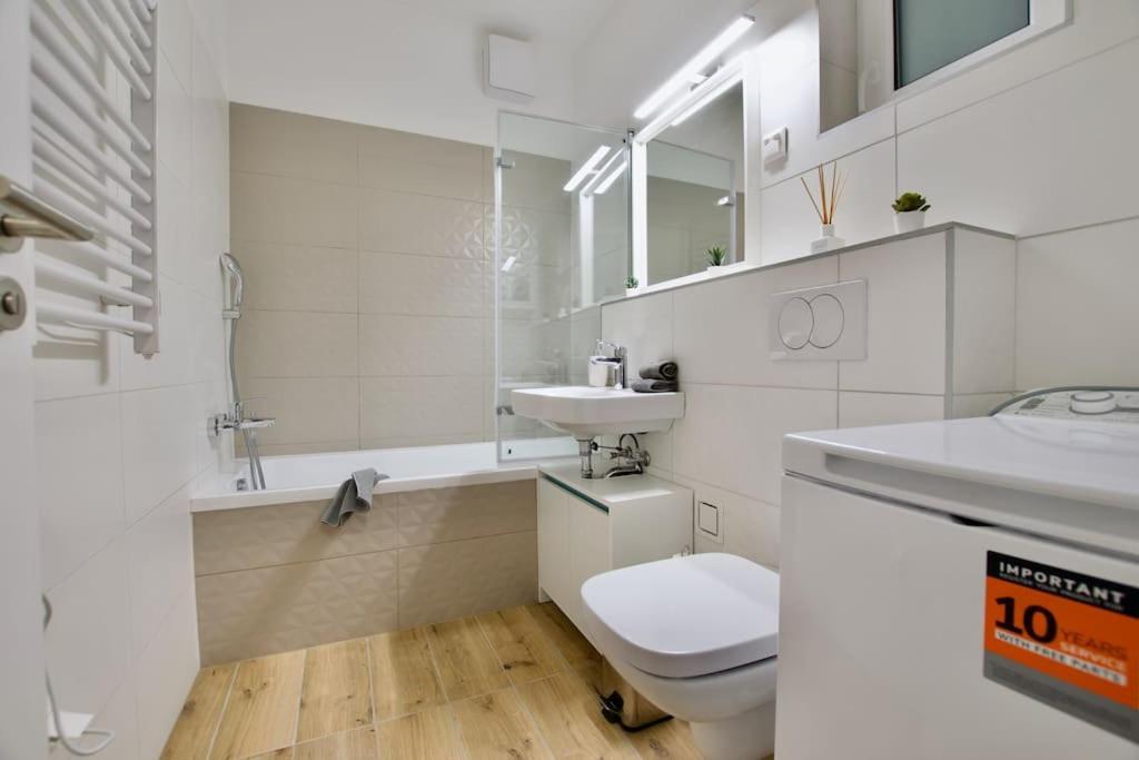 Standard By Hi5-horvath Mihaly Square
