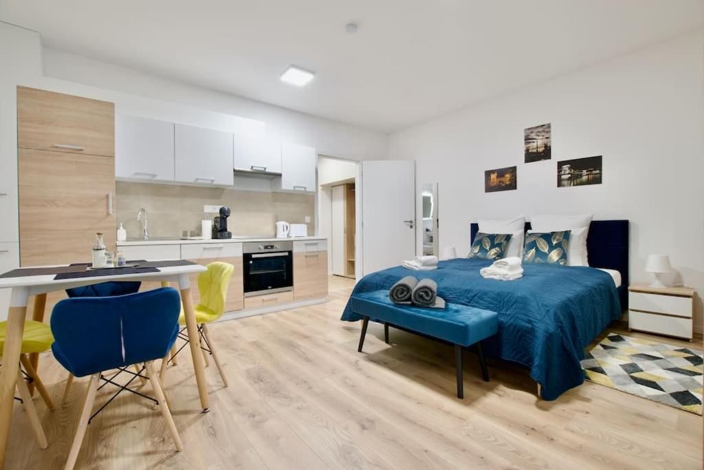 Standard By Hi5-horvath Mihaly Square *